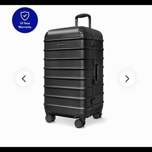 Solgaard check-in closet suitcase